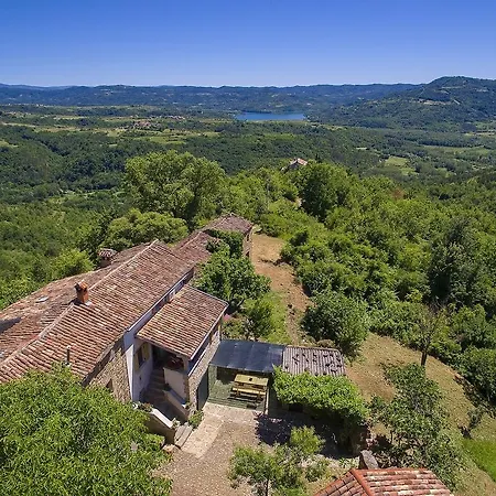 Provincial With Maincured Garden In * Buzet