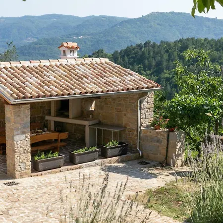 Provincial With Maincured Garden In Buzet