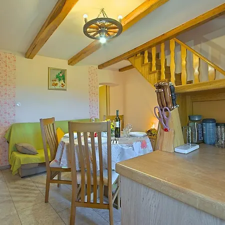 Provincial With Maincured Garden In Apartment
